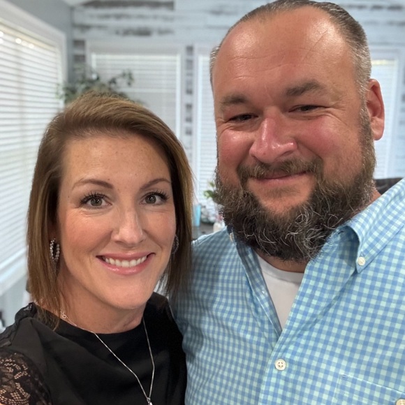 Meet your Posher, Jennifer - Picture 1 of 5